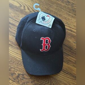 Boston Red Sox (Genuine Merchandise) MLB FAN FAVORITE BASEBALL CAP with tag.